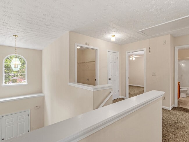 Building Photo - 310 Sarasota Ln