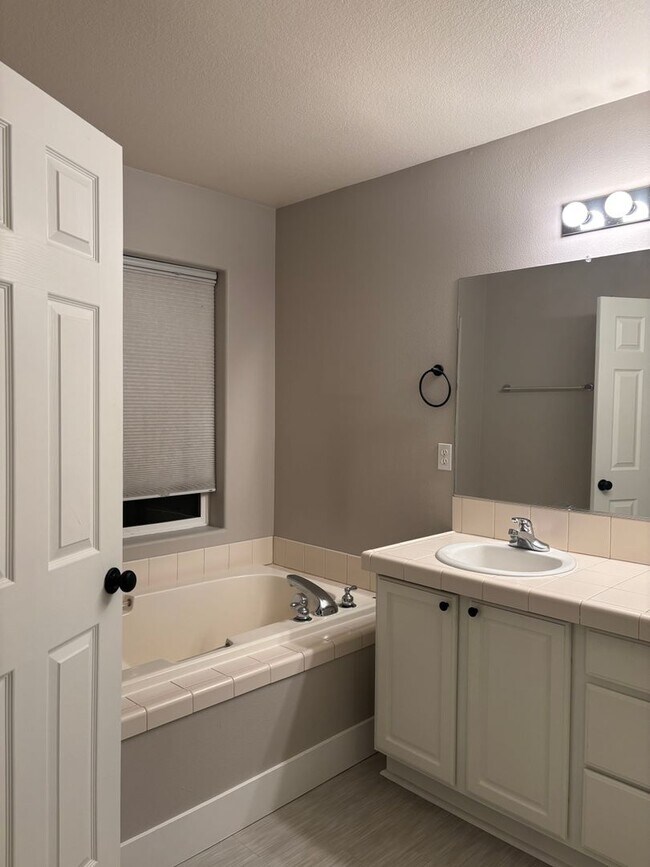Building Photo - Wonderfully Designed Craftsman Home with P...