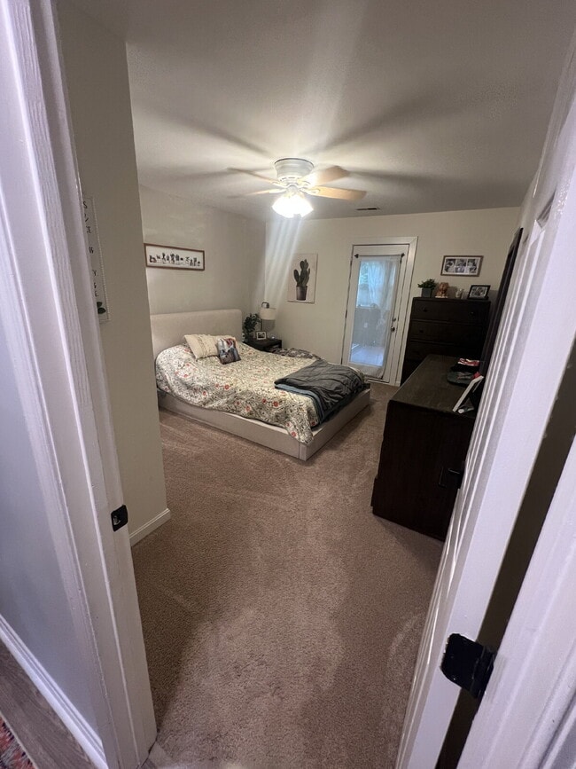 Building Photo - Spacious Multi-Generational Home on 3 Acre...