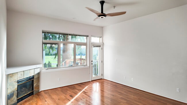 Building Photo - 11560 Stone Ave N