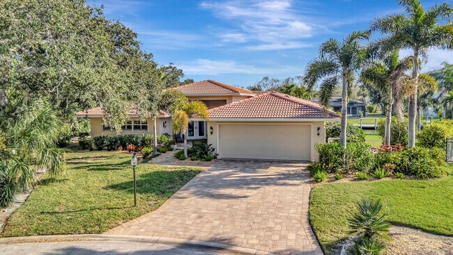 Building Photo - 1038 Contento St