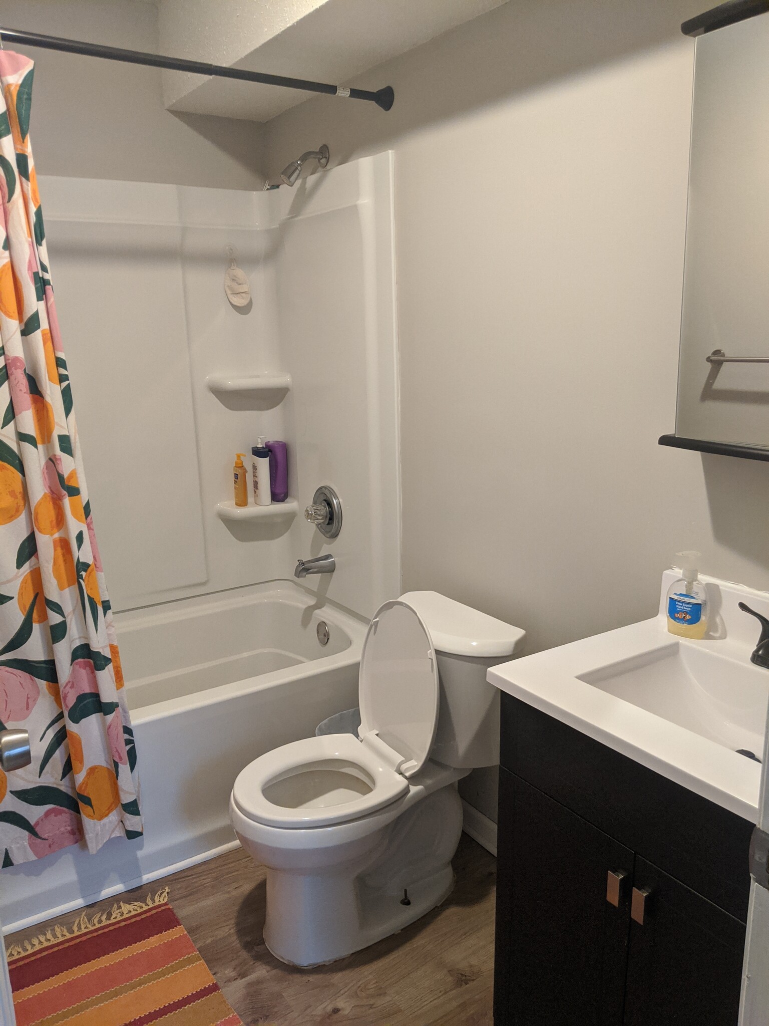 full bathroom-2nd level - 2210 26th Ave S