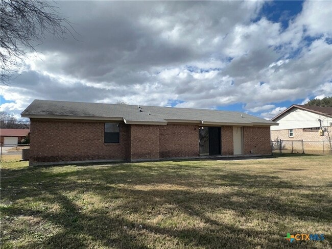 Building Photo - 2905 Persimmon Dr