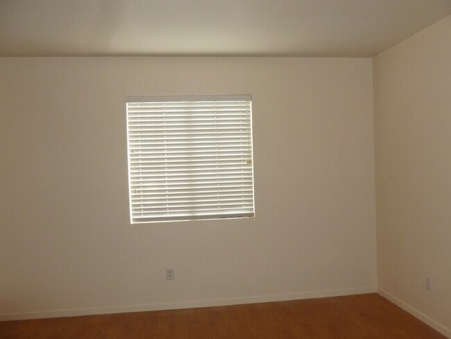 Building Photo - 1705 Encarta St