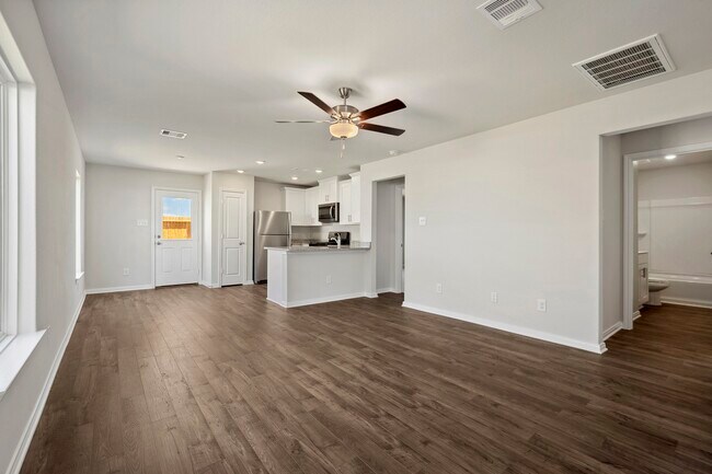 Building Photo - 15866 Berry Hl Dr
