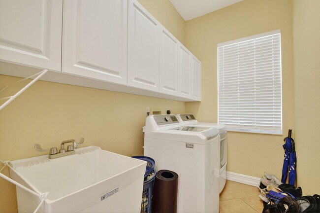 Building Photo - 8797 Cobblestone Point Cir