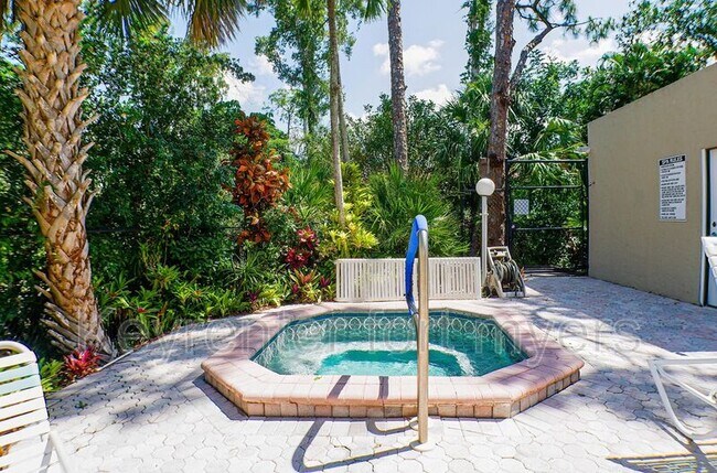 Building Photo - 112 Pinebrook Dr