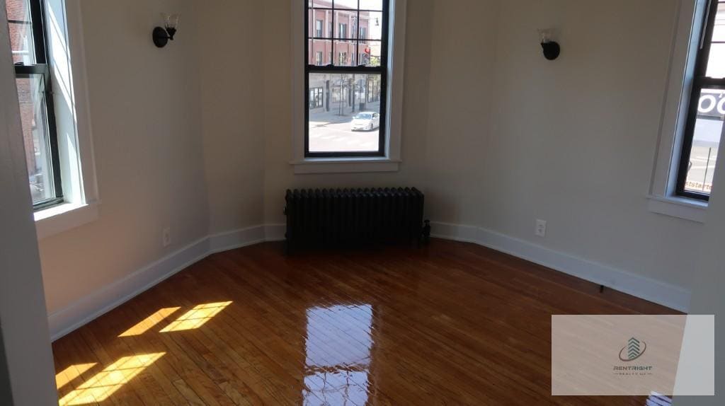 Building Photo - 5037 W Montrose Ave