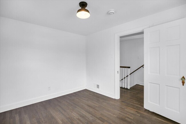 Building Photo - 1212 W Healey St