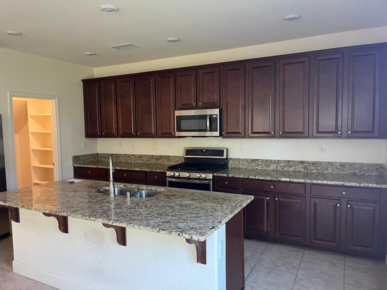 Building Photo - 9790 Quartette Dr