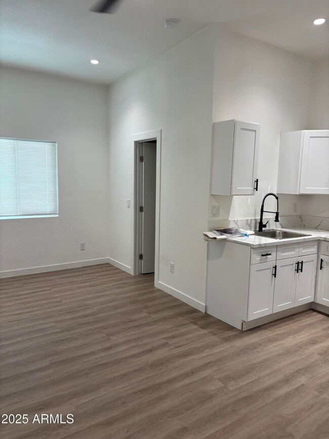 Building Photo - 2618 E Sandra Terrace