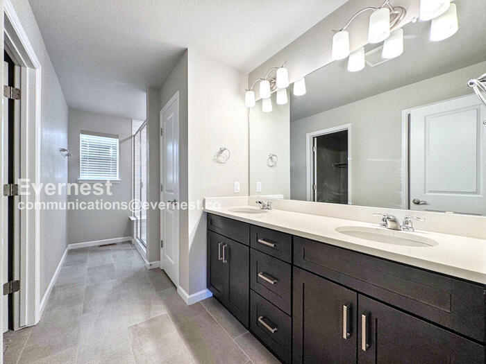 Building Photo - 10855 Hayloft St