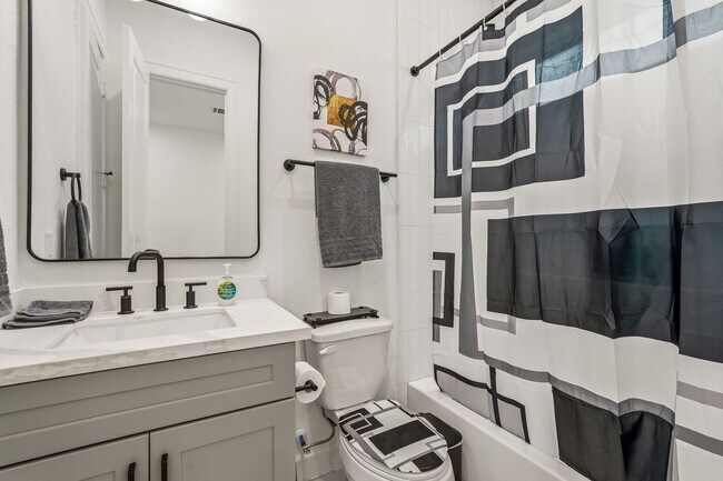 Building Photo - 6528 Weston St