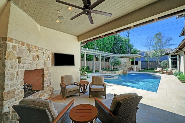 Building Photo - 5610 Lynbrook Dr