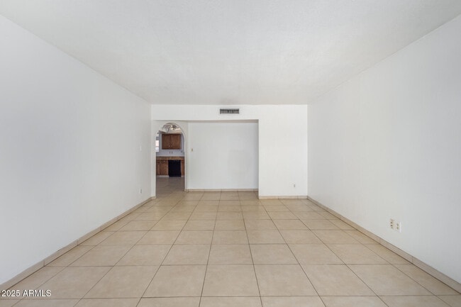 Building Photo - 1348 E Broadmor Dr