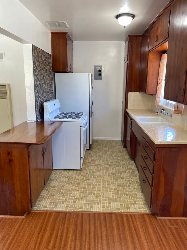 Building Photo - 1820 Verdugo Loma Dr