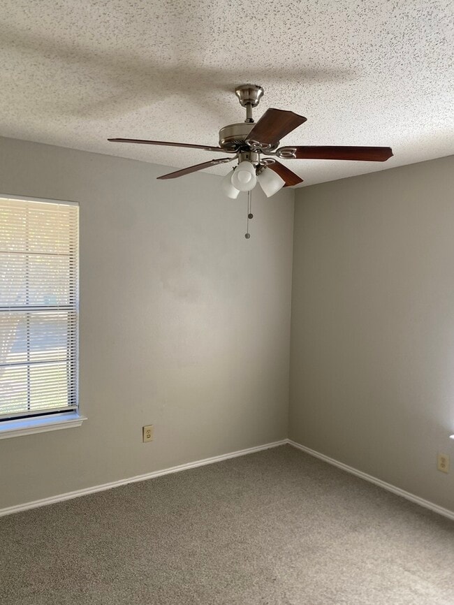 Building Photo - 822 Collins Blvd