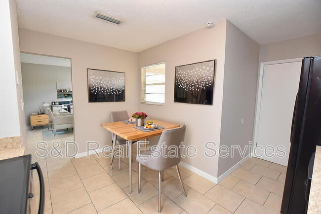 Building Photo - 1139 Mercury Dr W