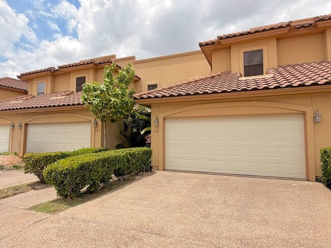 Building Photo - 707 St James Dr