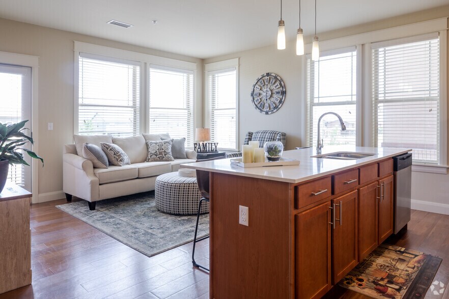 2BR, 2BA - 1,149SF - Everleigh Central Park 55+ Active Adult Apartments