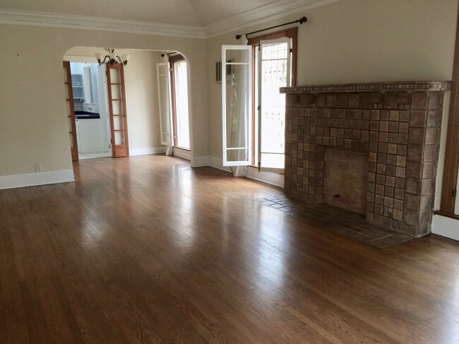 LIVING ROOM4 - 1026 Havenhurst Dr