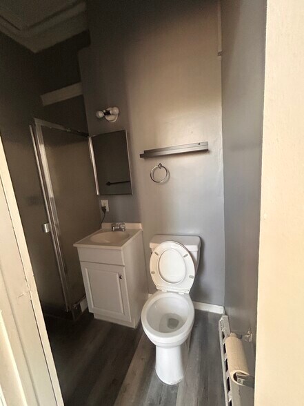 Building Photo - 1530 Pennington Rd