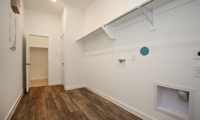 Building Photo - 23715 Fernbriar St