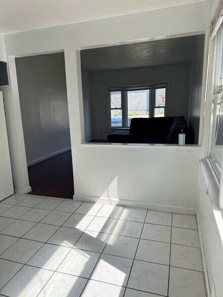 Building Photo - 656 S Gannon Ave