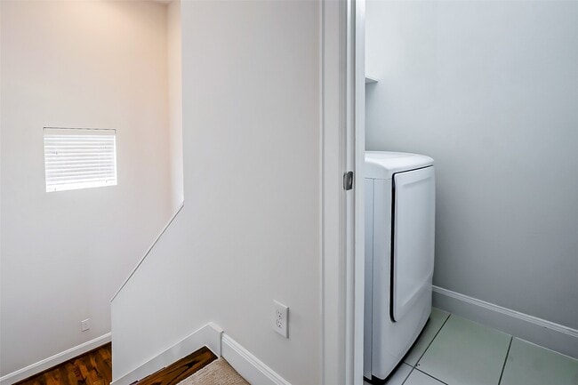 Building Photo - 2209 Chenevert St