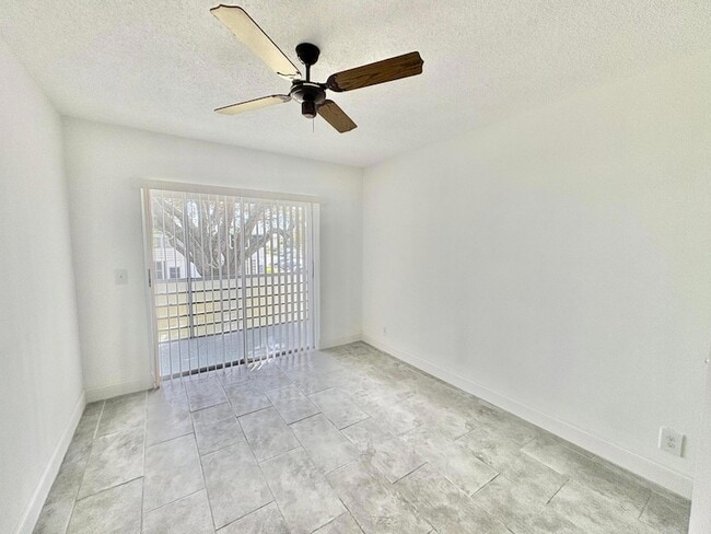 Building Photo - 239 Sussex L