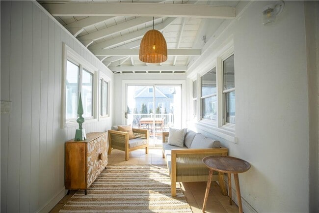 Building Photo - 19-21 Crest St