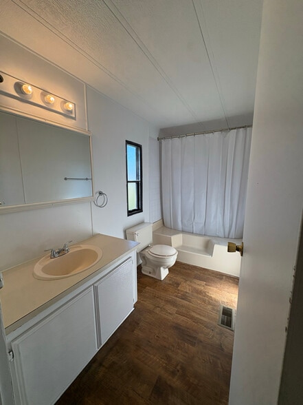 Building Photo - 200 Jenkins Rd