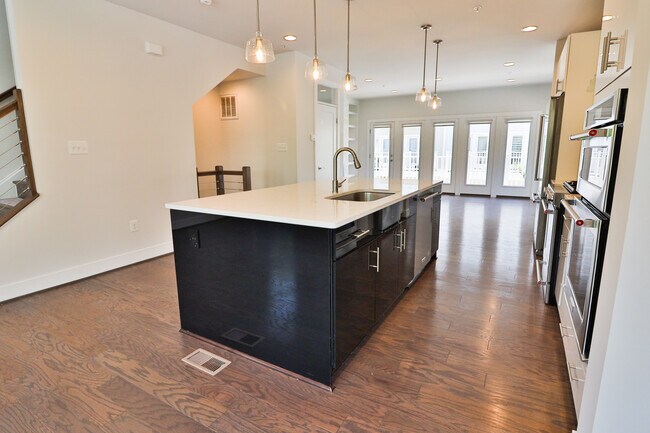 Building Photo - 1424 Piccard Dr