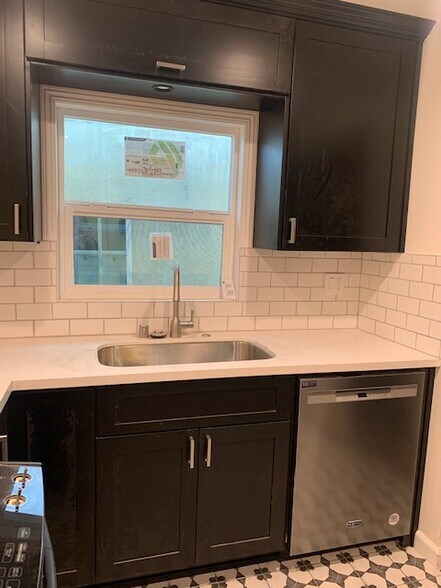 Building Photo - 333 N Occidental Blvd