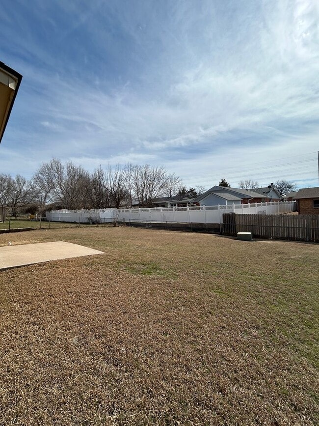 Building Photo - 3 bedroom NOW AVAILABLE in the MAC school ...