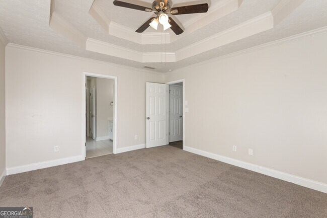 Building Photo - 1599 Queen Elizabeth Dr