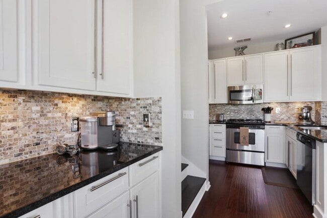 Building Photo - 4246 River Green Dr NW