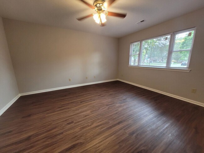 Building Photo - DUNBARTON