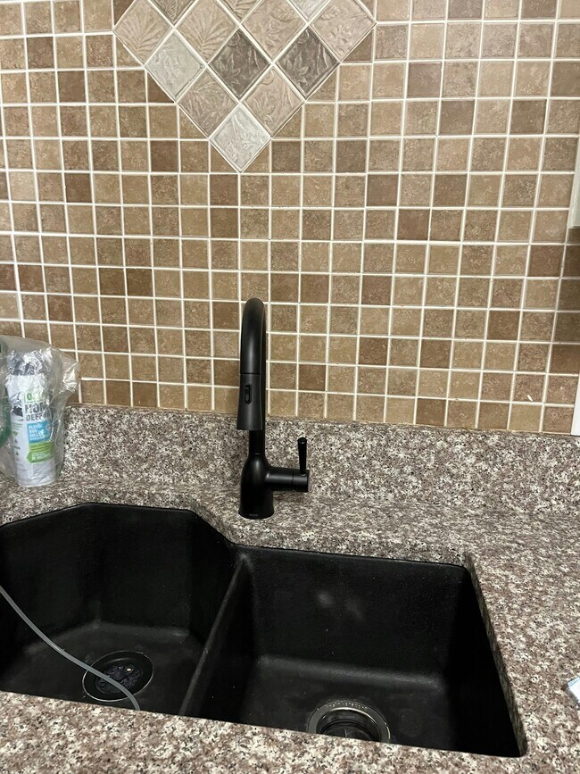 Building Photo - 201 Provincial Ct