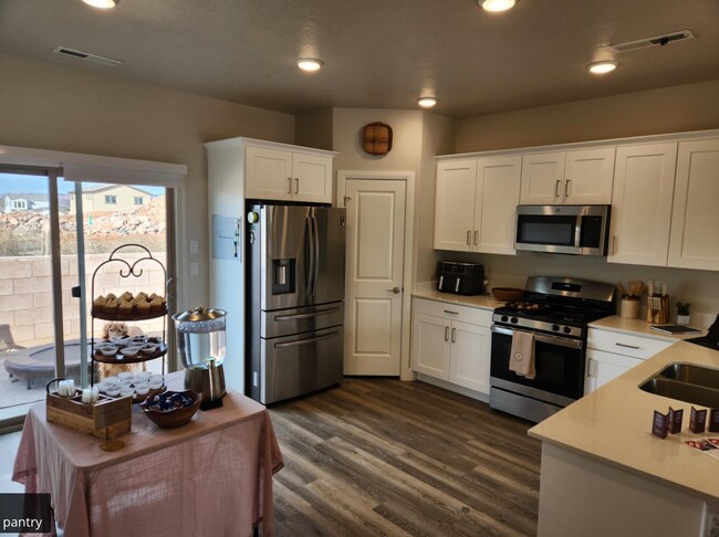 Building Photo - 527 N 550 W