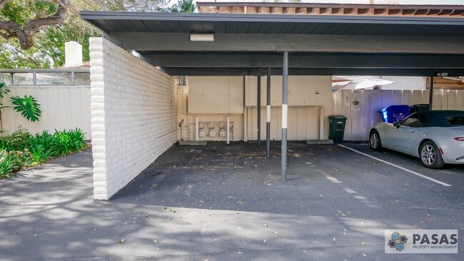 Building Photo - Point Loma Condo - Single-Story End Unit with Sunroom & 2 Covered Parking Spots