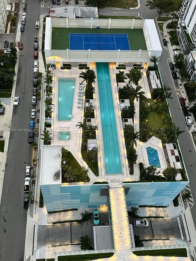 Building Photo - 700 NE 26th Terrace