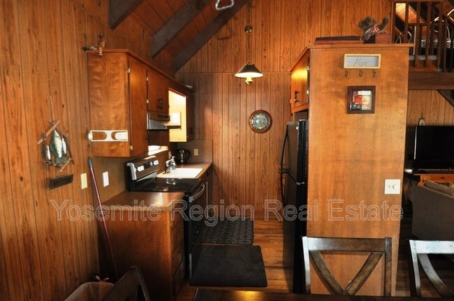 Building Photo - 20415 Pine Mountain Dr