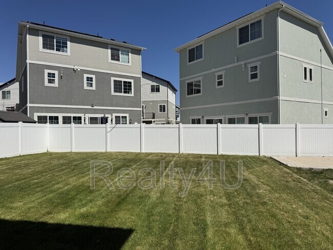Building Photo - 138 E Crown Point Dr