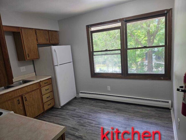 Building Photo - 130 S Clarendon