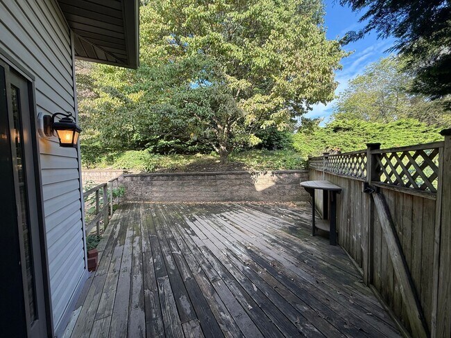 Building Photo - 1278 Valley Rd
