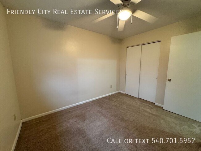 Building Photo - 447 S Main St