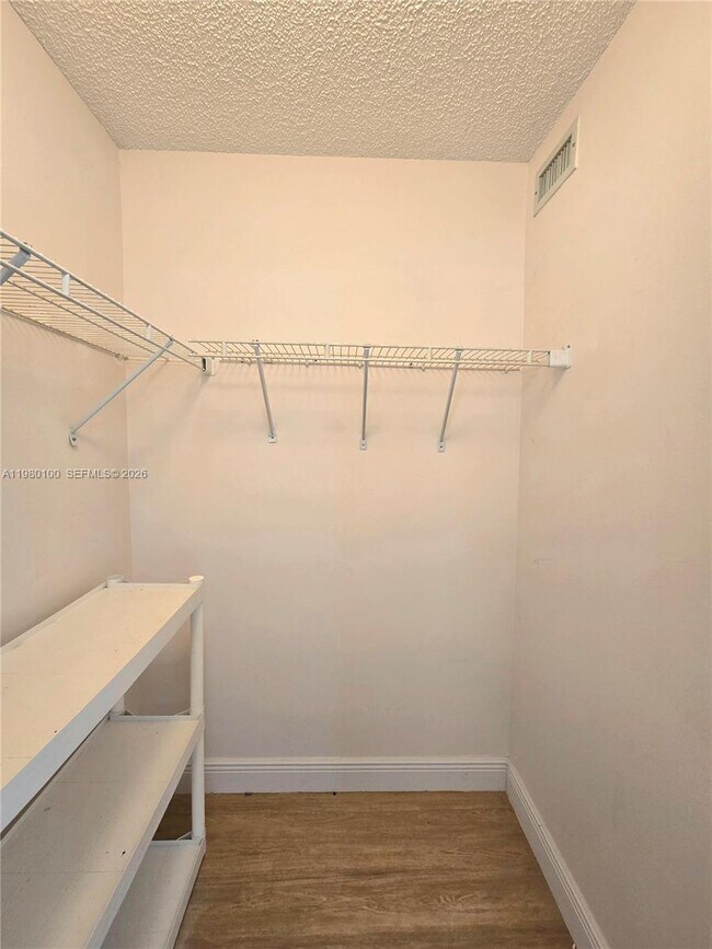 Building Photo - 2510 SE 19th Pl