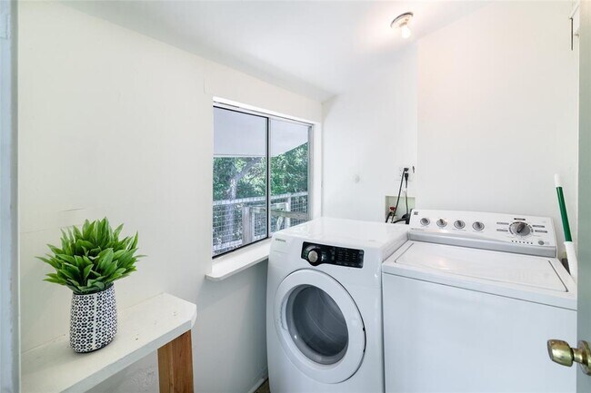 Building Photo - 1800 A Ln