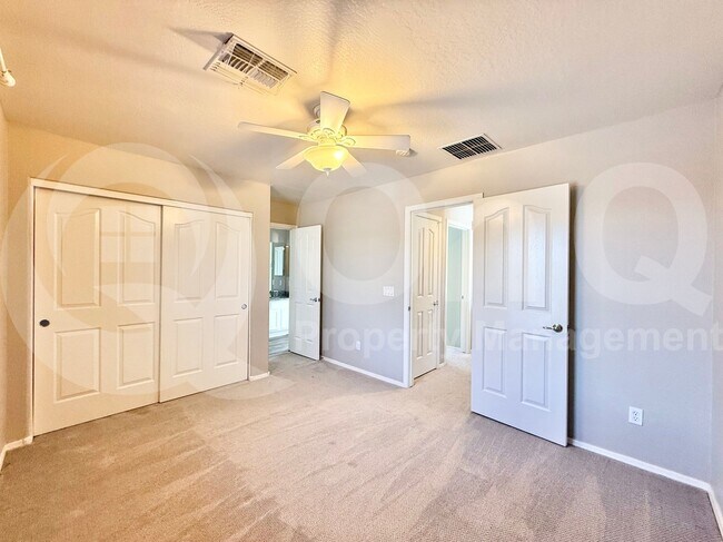 Building Photo - 3318 E Pinot Noir Ave